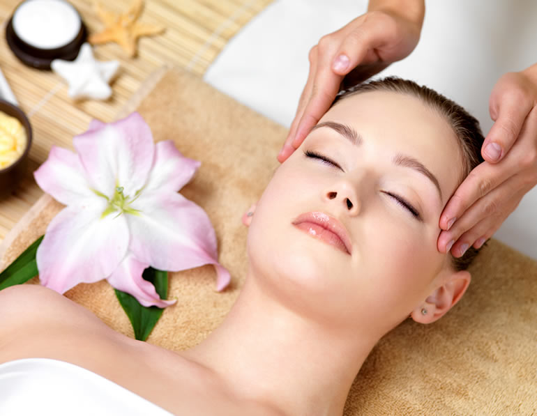 Hướng dẫn cách massage toàn thân với tinh dầu massage đơn giản mà hiệu quả ngay tại nhà